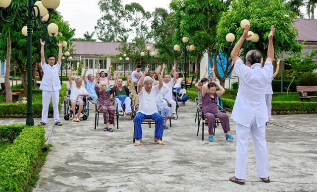 Chữa bệnh teo não ở người già bằng vận động